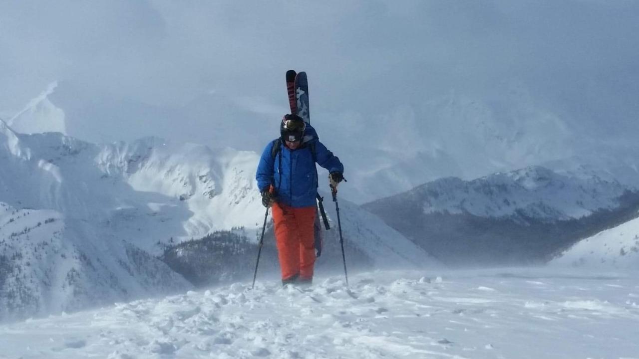 Vagabond Lodge At Kicking Horse Golden Kültér fotó