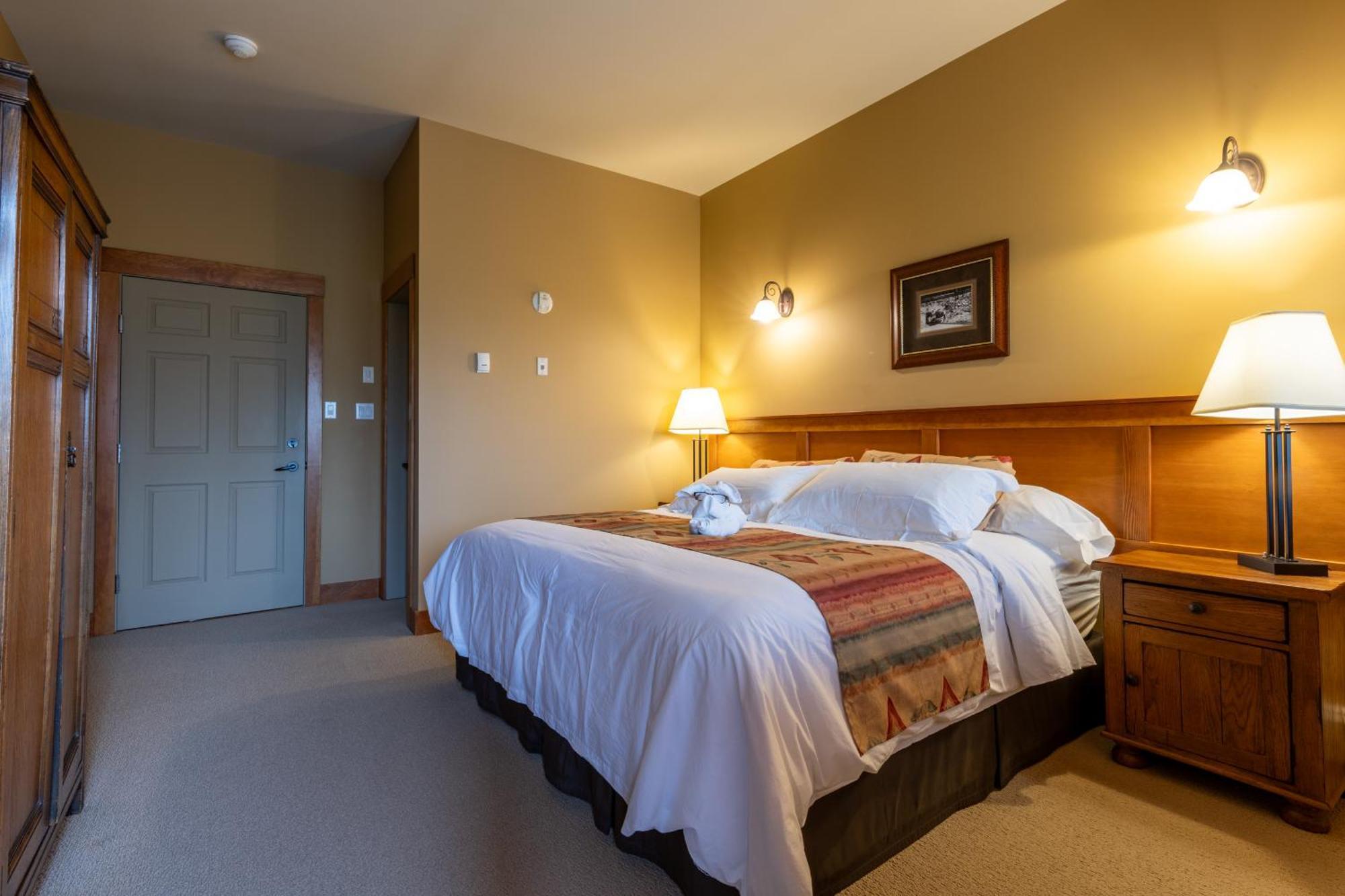 Vagabond Lodge At Kicking Horse Golden Kültér fotó