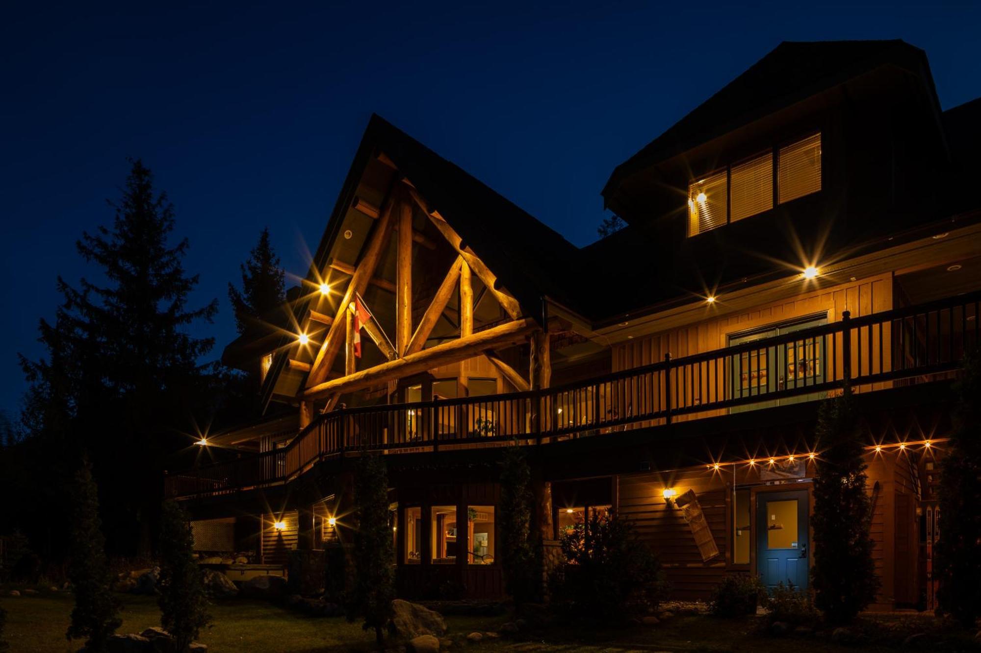Vagabond Lodge At Kicking Horse Golden Kültér fotó