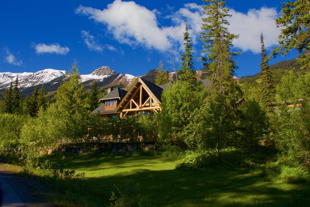 Vagabond Lodge At Kicking Horse Golden Kültér fotó