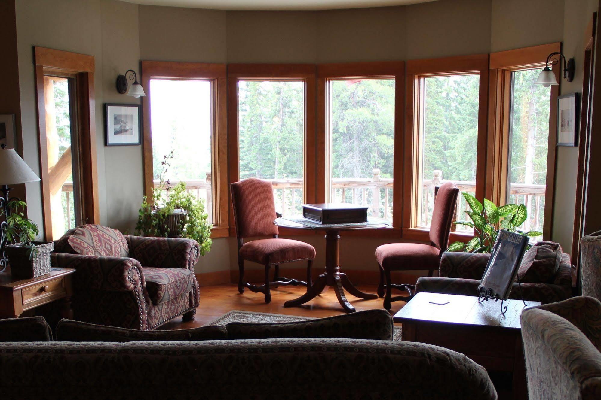 Vagabond Lodge At Kicking Horse Golden Kültér fotó