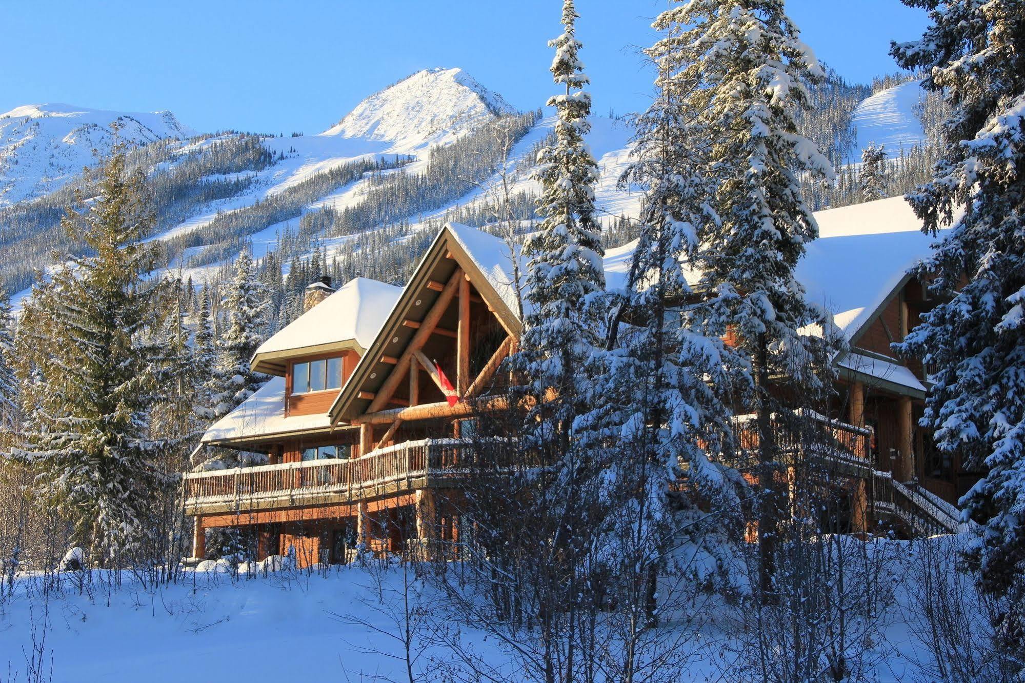 Vagabond Lodge At Kicking Horse Golden Kültér fotó