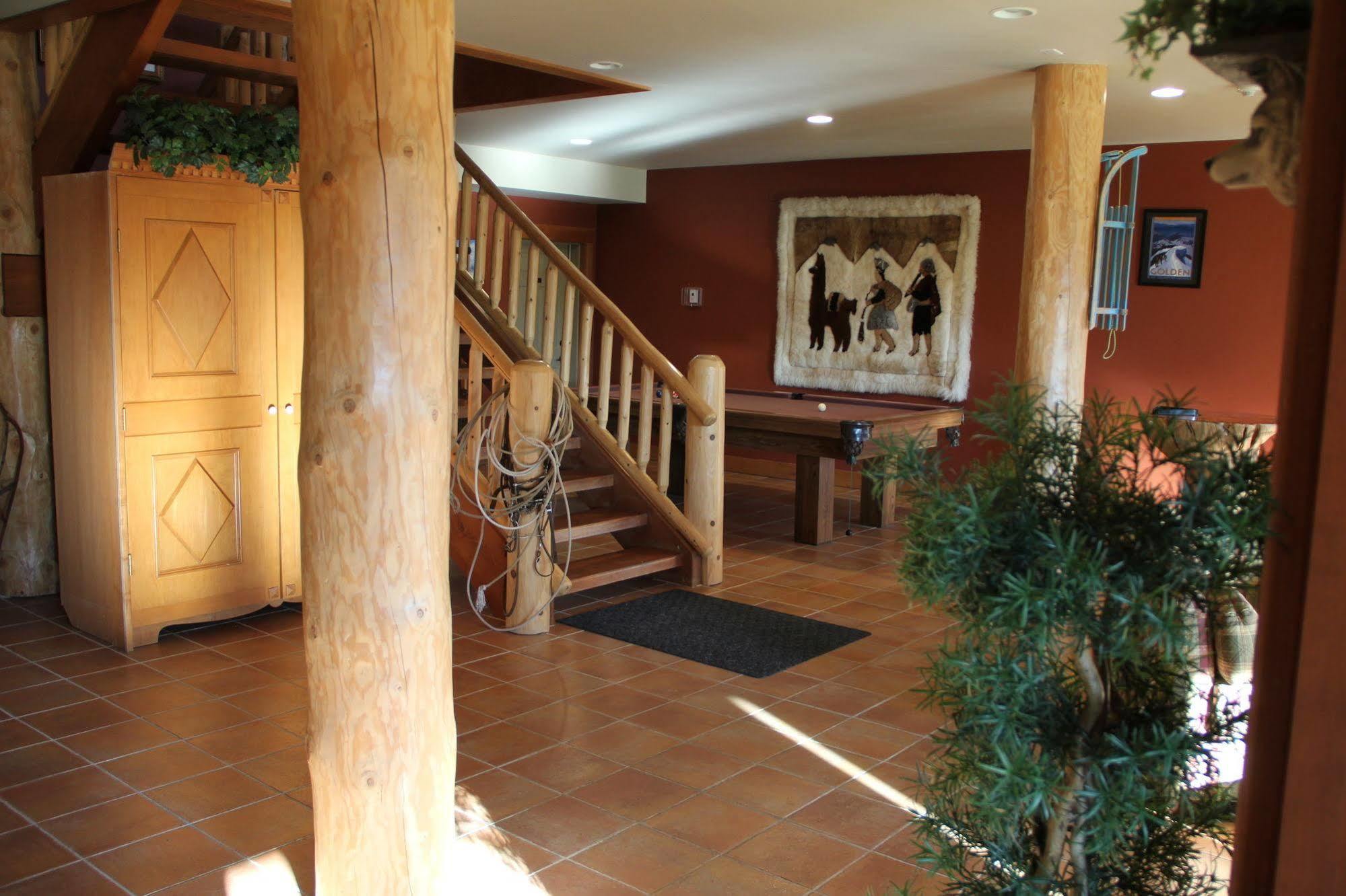 Vagabond Lodge At Kicking Horse Golden Kültér fotó